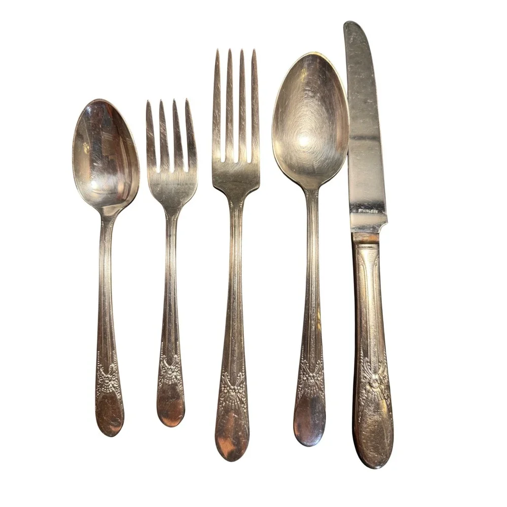 Oneida Wm Rogers Beloved Silverplate Flatware 5 Piece Place Setting Vintage
